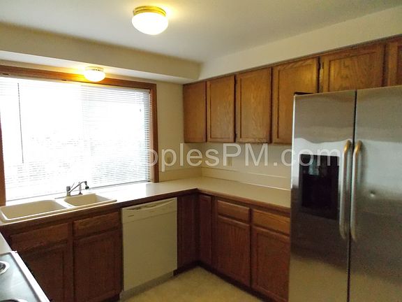 5th image of 7422 S Sheridan Ave