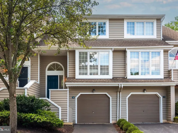 16 Cabot Dr, Chesterbrook, PA 19087