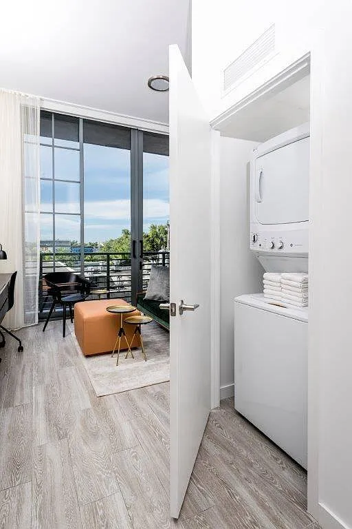 Studio, 437 sqft, $1,937 — Photo 3