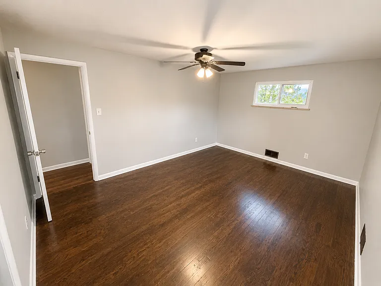 1447 Iowa Ave — Photo 5