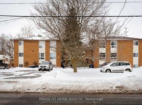 8 C Moir St, Peterborough, ON