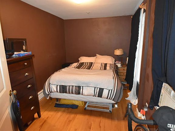 5th image of 241 Hurley St APT 1