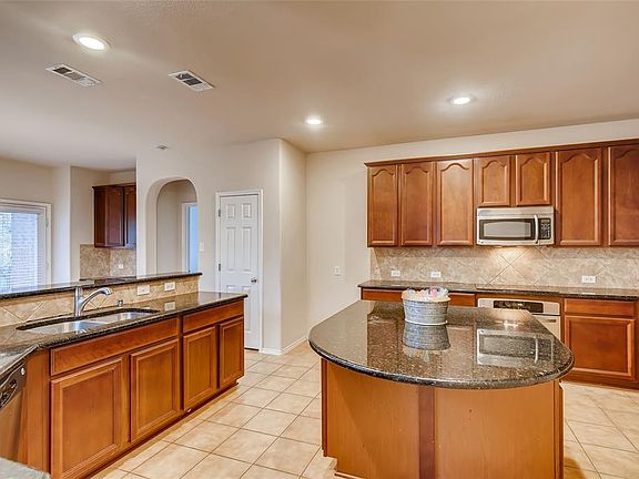 3rd image of 682 Oak Creek Dr