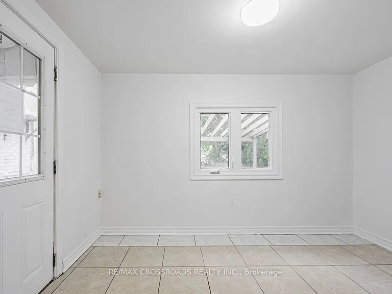 111 Elgin St W — Photo 3