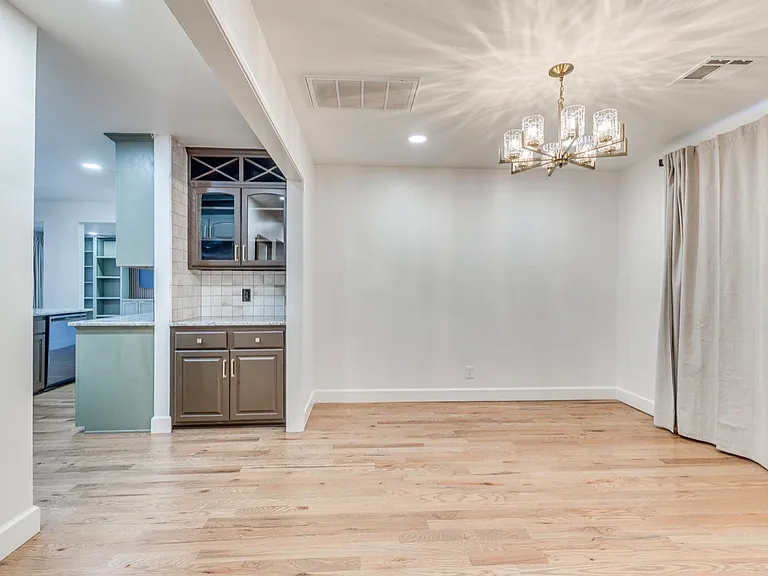 6336 S 72nd East Ave — Photo 5