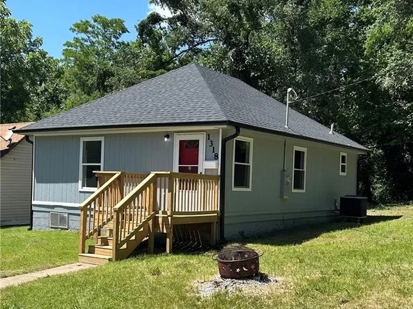 1318 Clinton St, Lexington, MO 64067