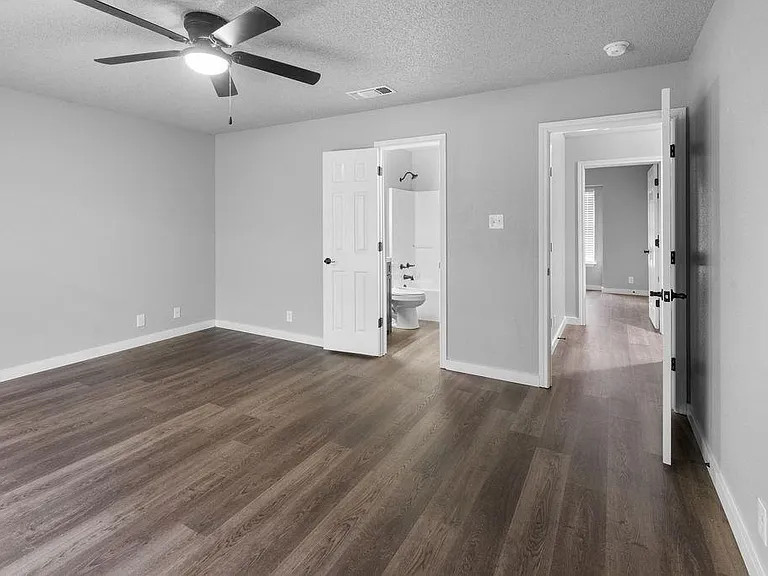 705 W Crawford St #709 — Photo 7