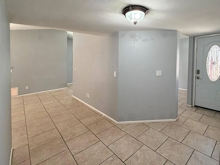 11815 N 65th Ave — Photo 3