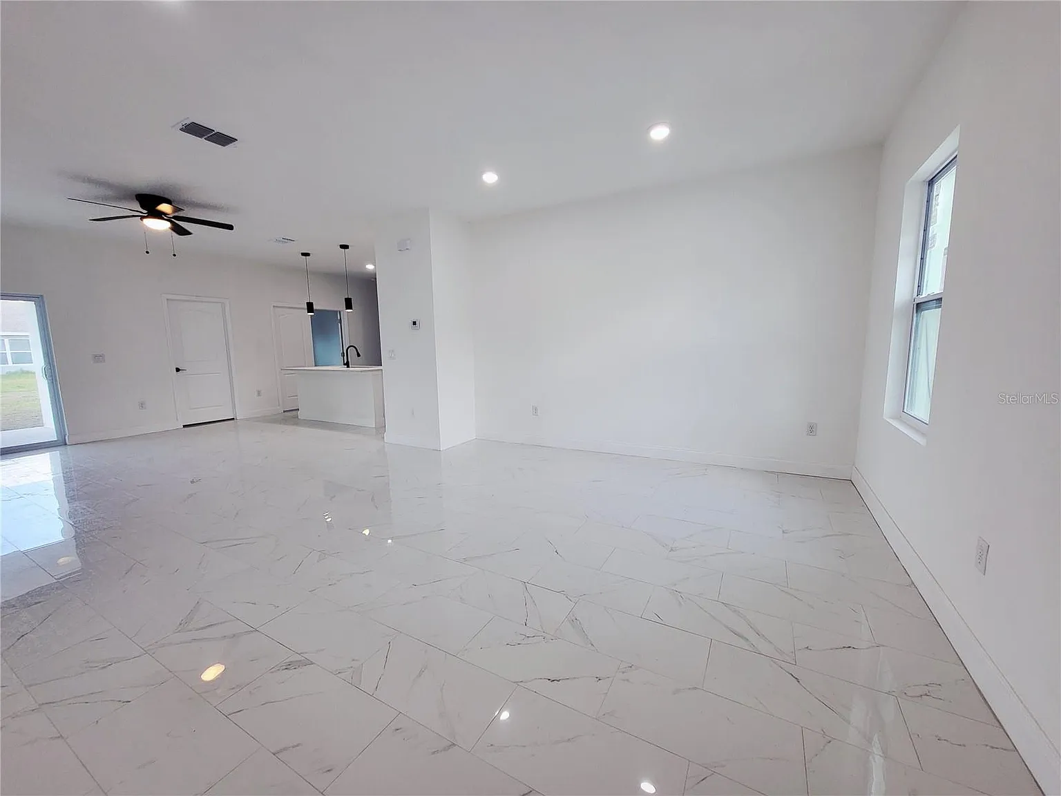 3 bed, 2.5 bath, 1845 sqft, $2,499 — Photo 3