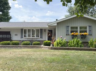 1316 Rutledge Rd, Bloomington, IL 61704