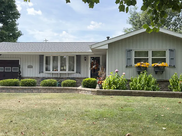 1316 Rutledge Rd, Bloomington, IL 61704