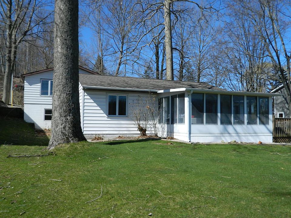 1st image of 857 Lake Dr