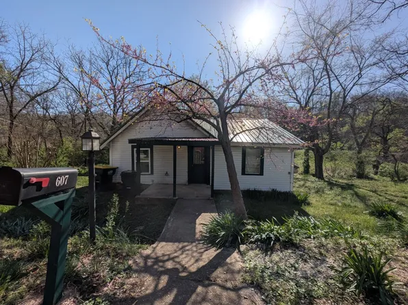 607 N Sycamore St, Harrison, AR 72601