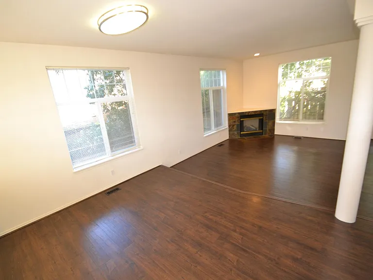 9818 NE 130th Pl — Photo 4