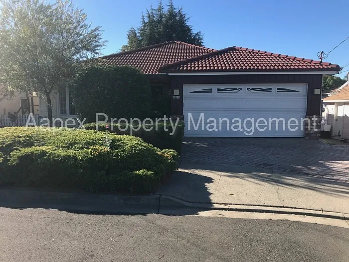 1649 Highland Blvd photo 1