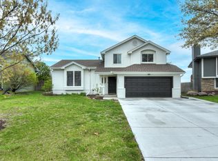 16631 Weir St, Omaha, NE 68135