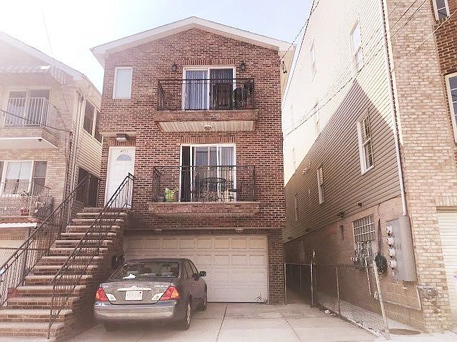 2nd image of 4711 Broadway