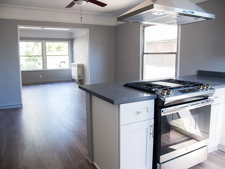 372 Loma Dr — Photo 4