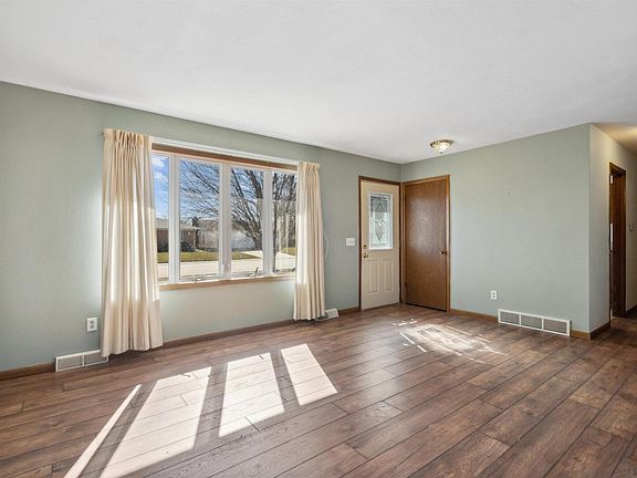 3rd image of 346 W Park View Dr