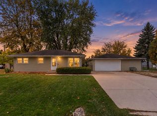 1487 Deerwood Dr, Neenah, WI 54956