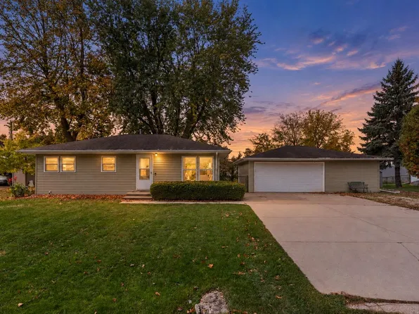 1487 Deerwood Dr, Neenah, WI 54956