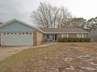320 Dawn Ln, Mary Esther, FL 32569