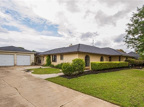 3rd image of 205 Glenmere Dr