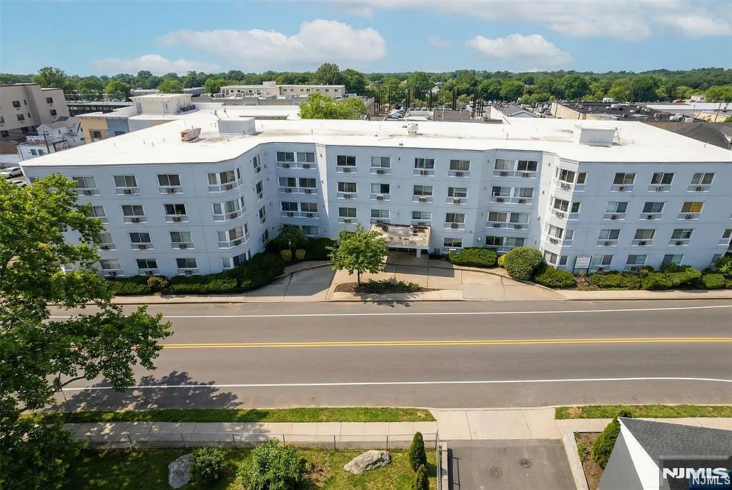 2 bed, 800 sqft, $2,250 — Photo 1