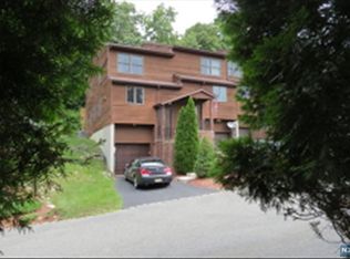 1 Mountain Ridge Rd, Bloomingdale, NJ 07403