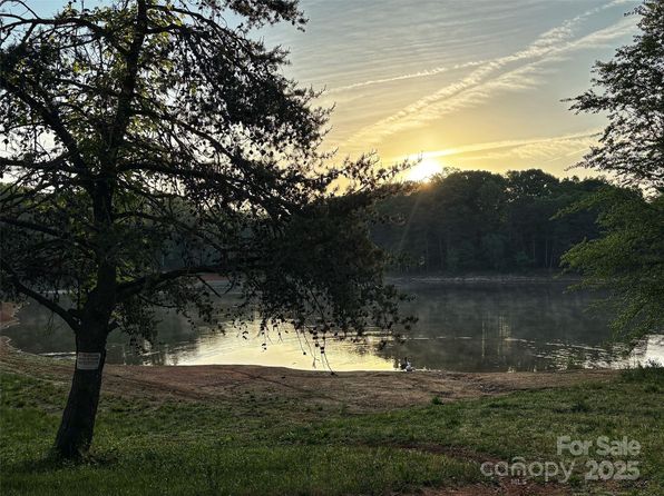 3154 Loomis St, Lincolnton, NC 28092