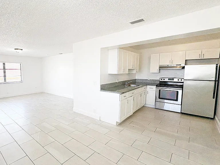 1331 S Federal Hwy #4 — Photo 14