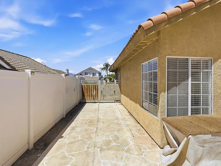 421 Yellowstone Cir — Photo 42