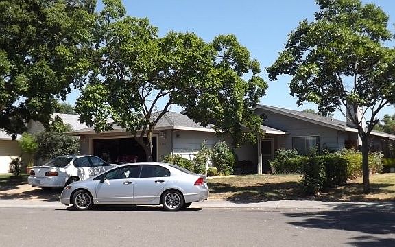 4th image of 1130 Hutchinson Ave
