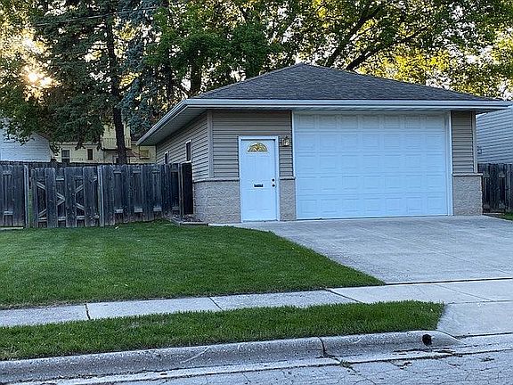 Detached garage