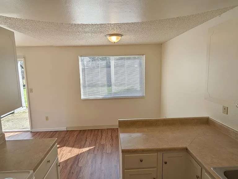 7815 NE 117th Ave — Photo 51
