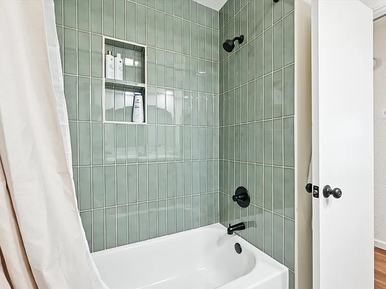 8102 S Sandusky Ave — Photo 39
