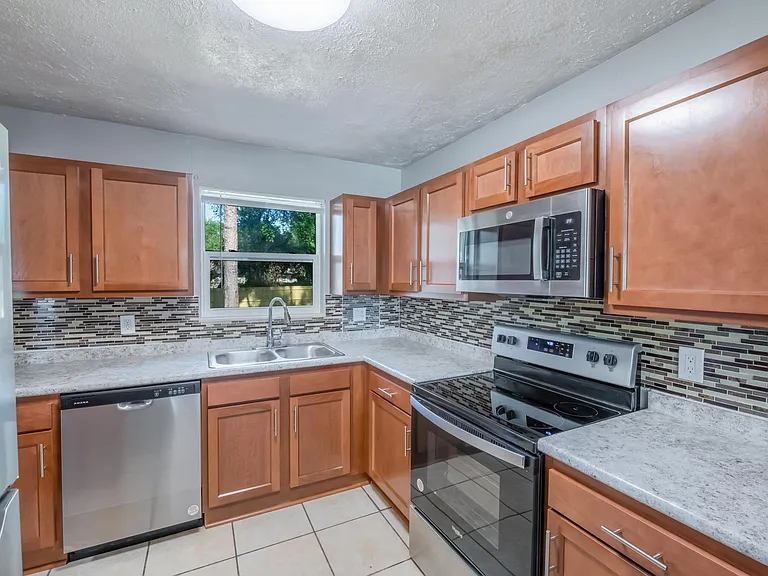 3351 Cesery Blvd — Photo 8