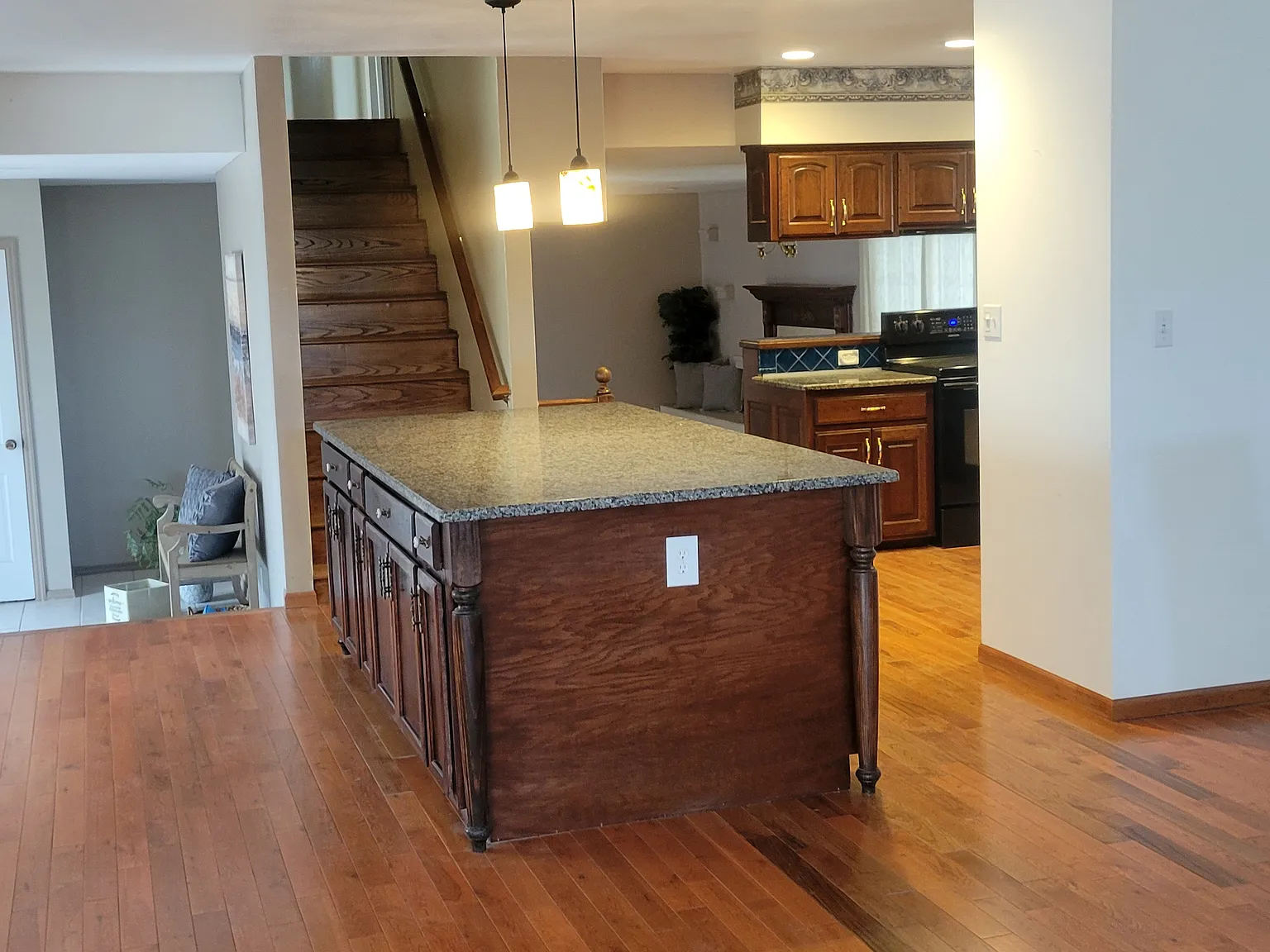 2505 Avondale Dr — Photo 4