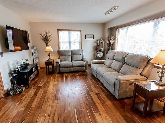3rd image of 6 Shoreline Dr