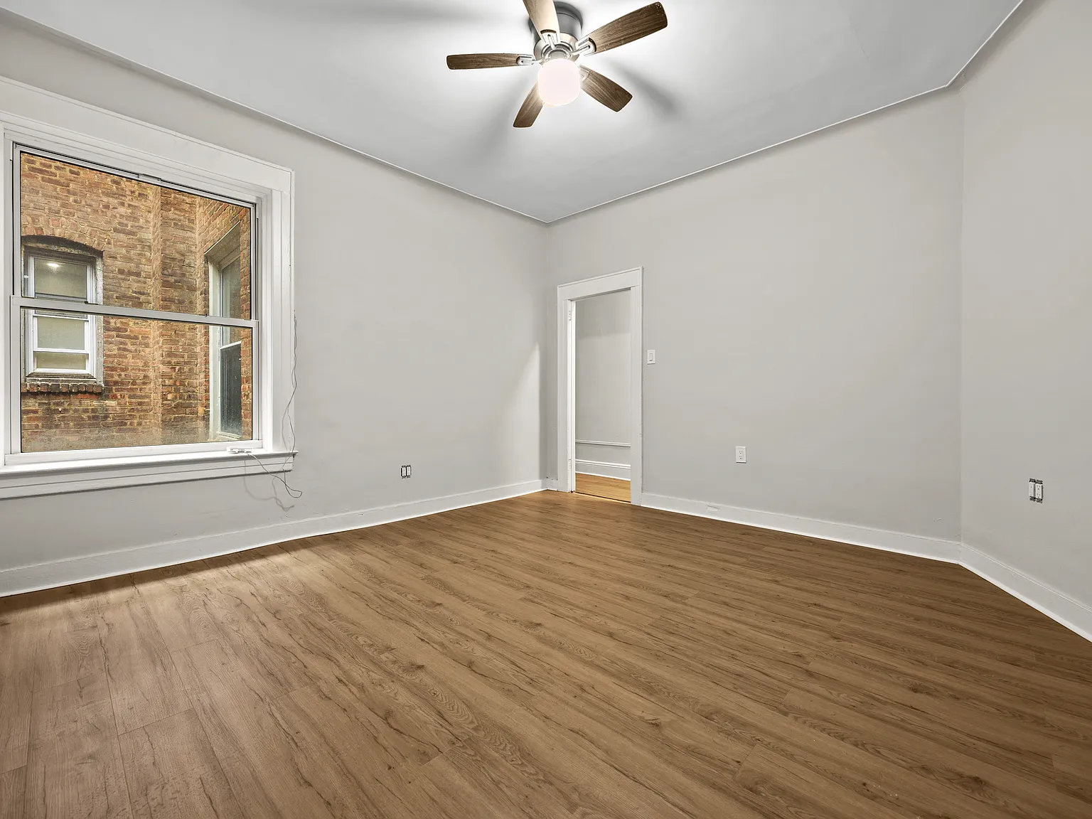 3 bed, 747 sqft, $3,300 — Photo 4