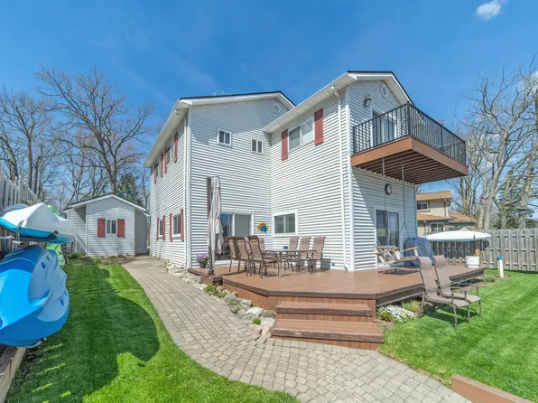 3070 Steeple Hl, White Lake, MI 48383