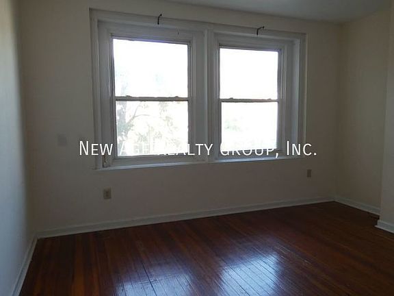 3rd image of 824 S Saint Bernard St Rear 2