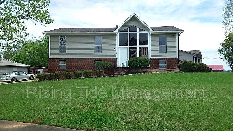 4 bed, 2.0 bath, 1486 sqft, $1,400 — Photo 1