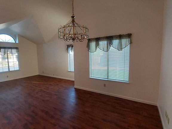 5th image of 1402 Greenborough Dr