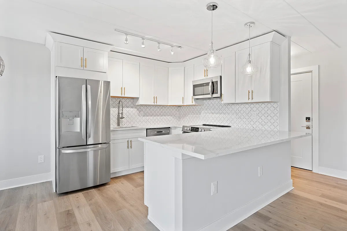 Building Photo - 102 Windermere Ave #306