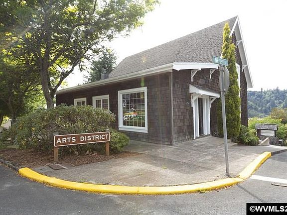 4th image of 157 NE Alder St