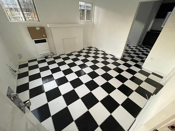 2nd image of 1131 W 67th St #1