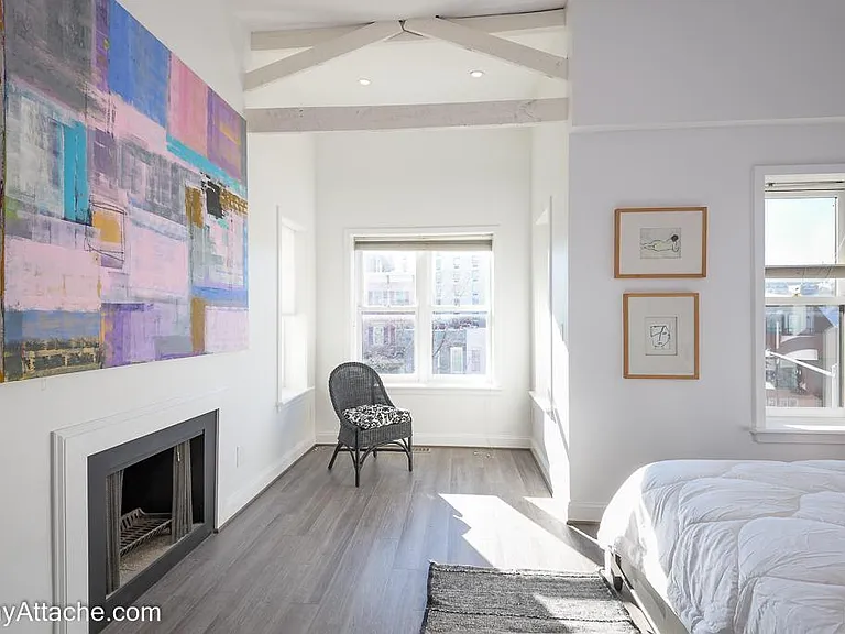 224 E St NE — Photo 25