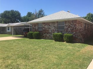705 NW 15th St, Moore, OK 73160