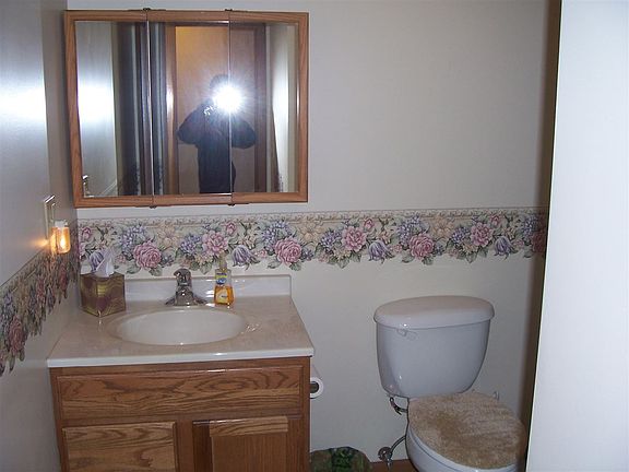 5th image of 306 Hampshire Dr